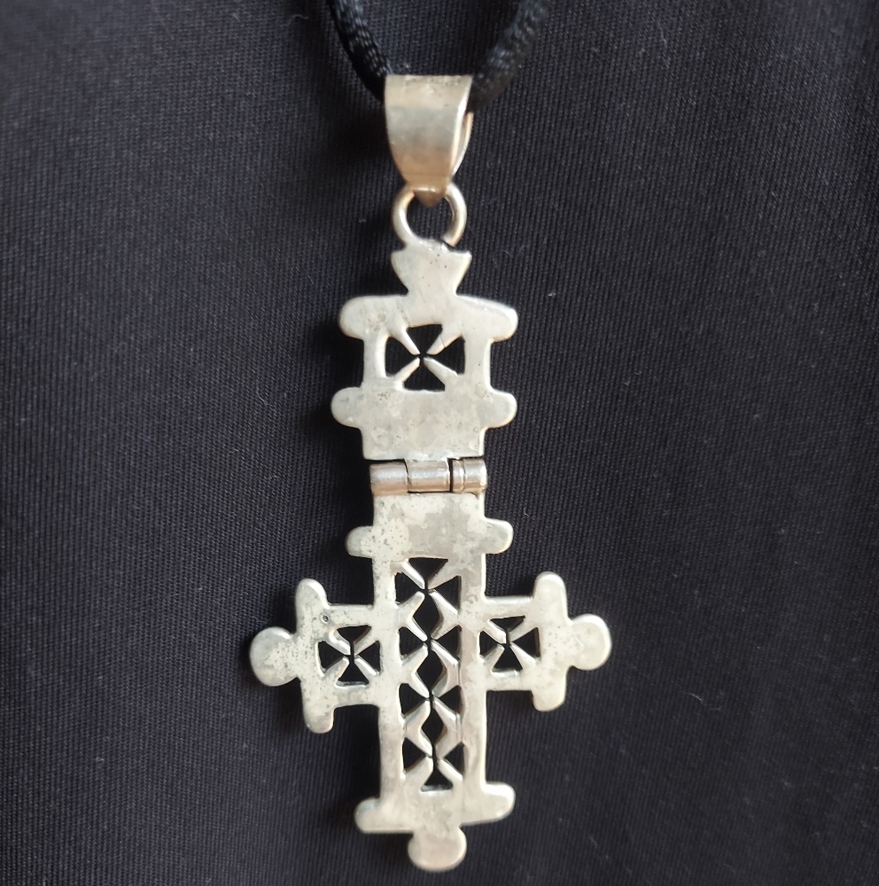 Intricate Silver Cross Pendant Necklace